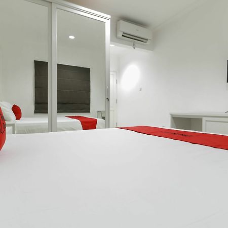 RedDoorz Plus @ Setiabudi Barat Jakarta Exterior foto