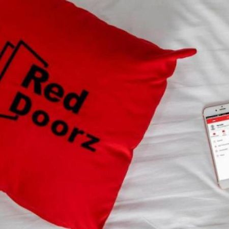 RedDoorz Plus @ Setiabudi Barat Jakarta Exterior foto