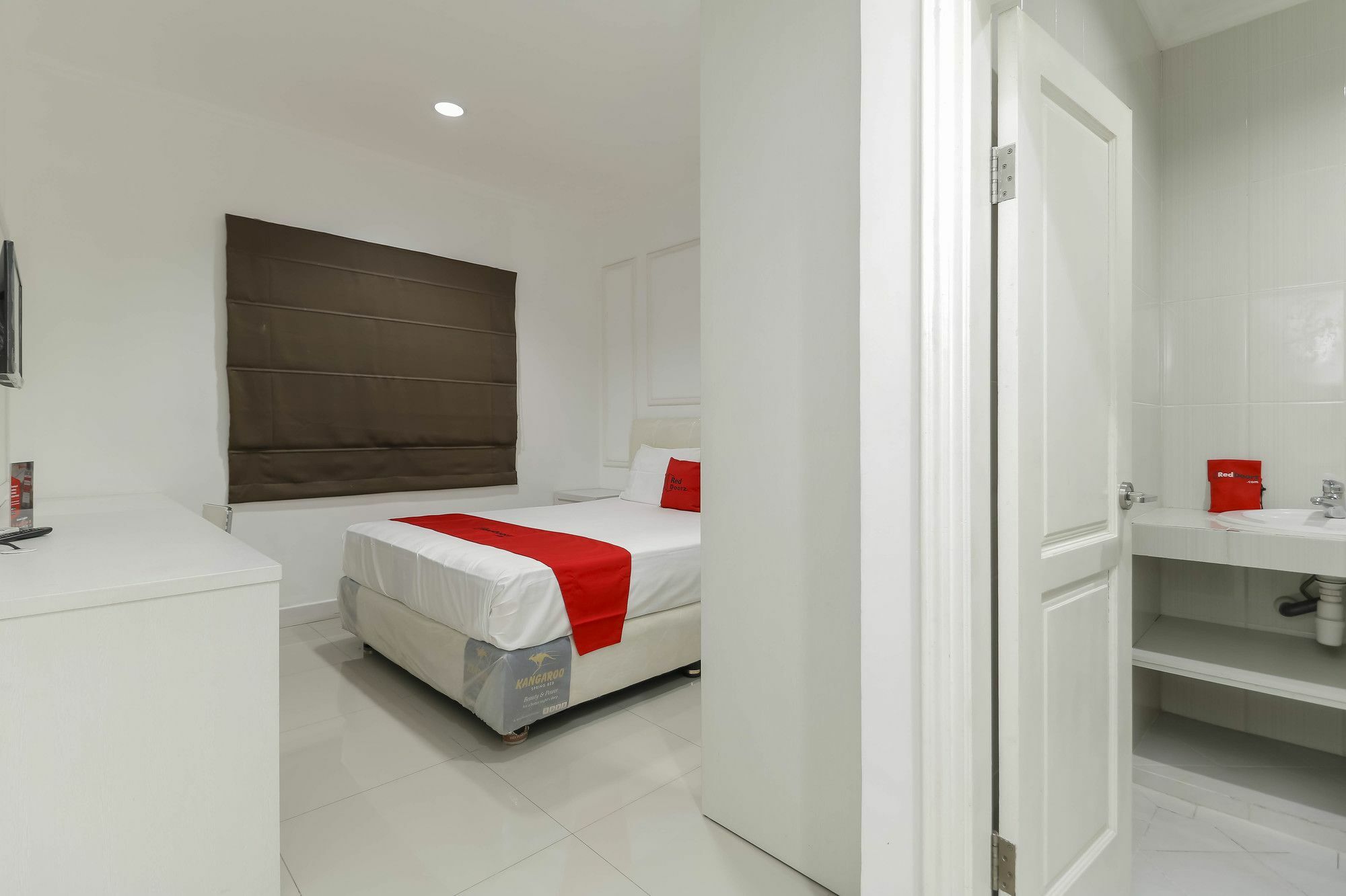 RedDoorz Plus @ Setiabudi Barat Jakarta Exterior foto