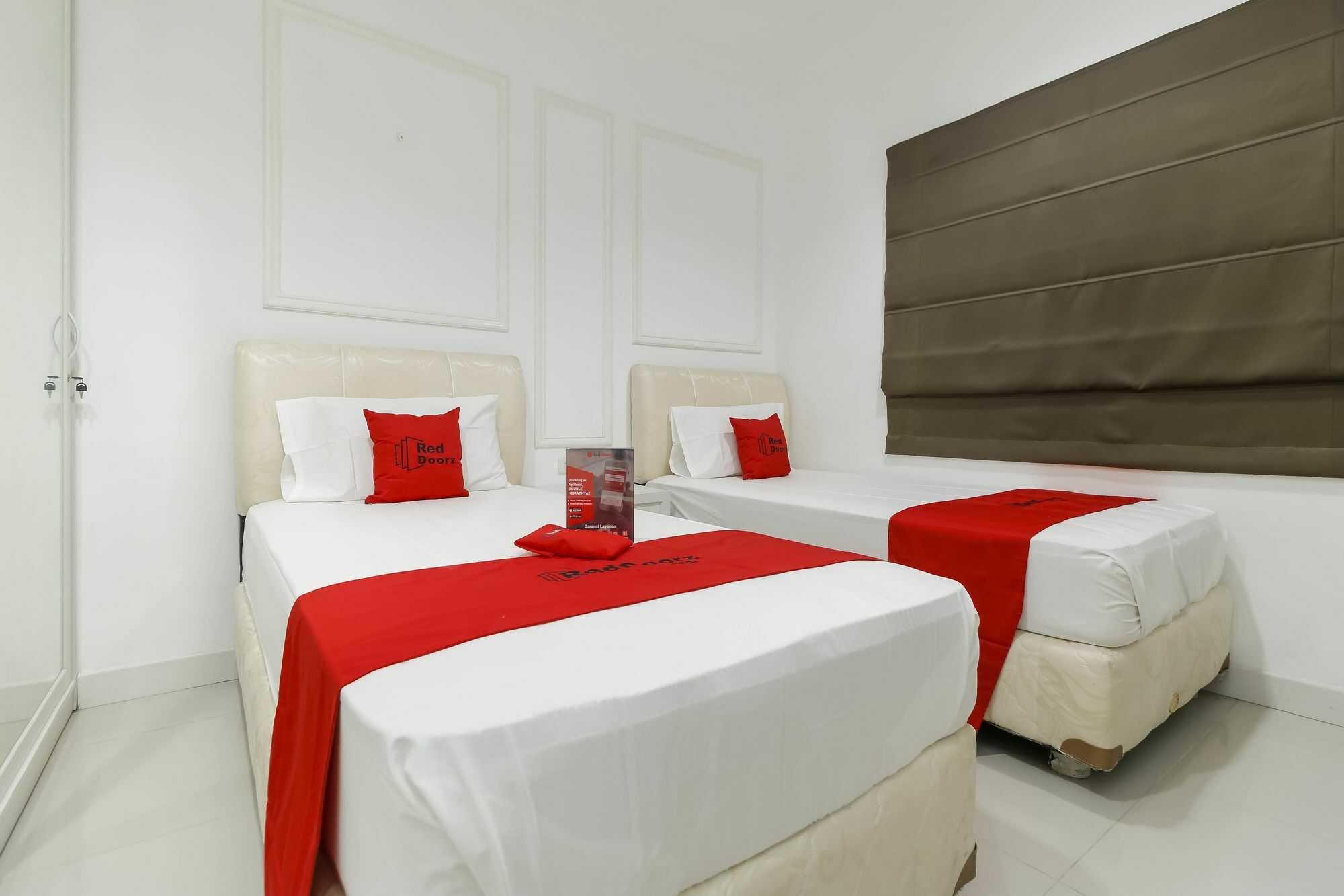 RedDoorz Plus @ Setiabudi Barat Jakarta Exterior foto