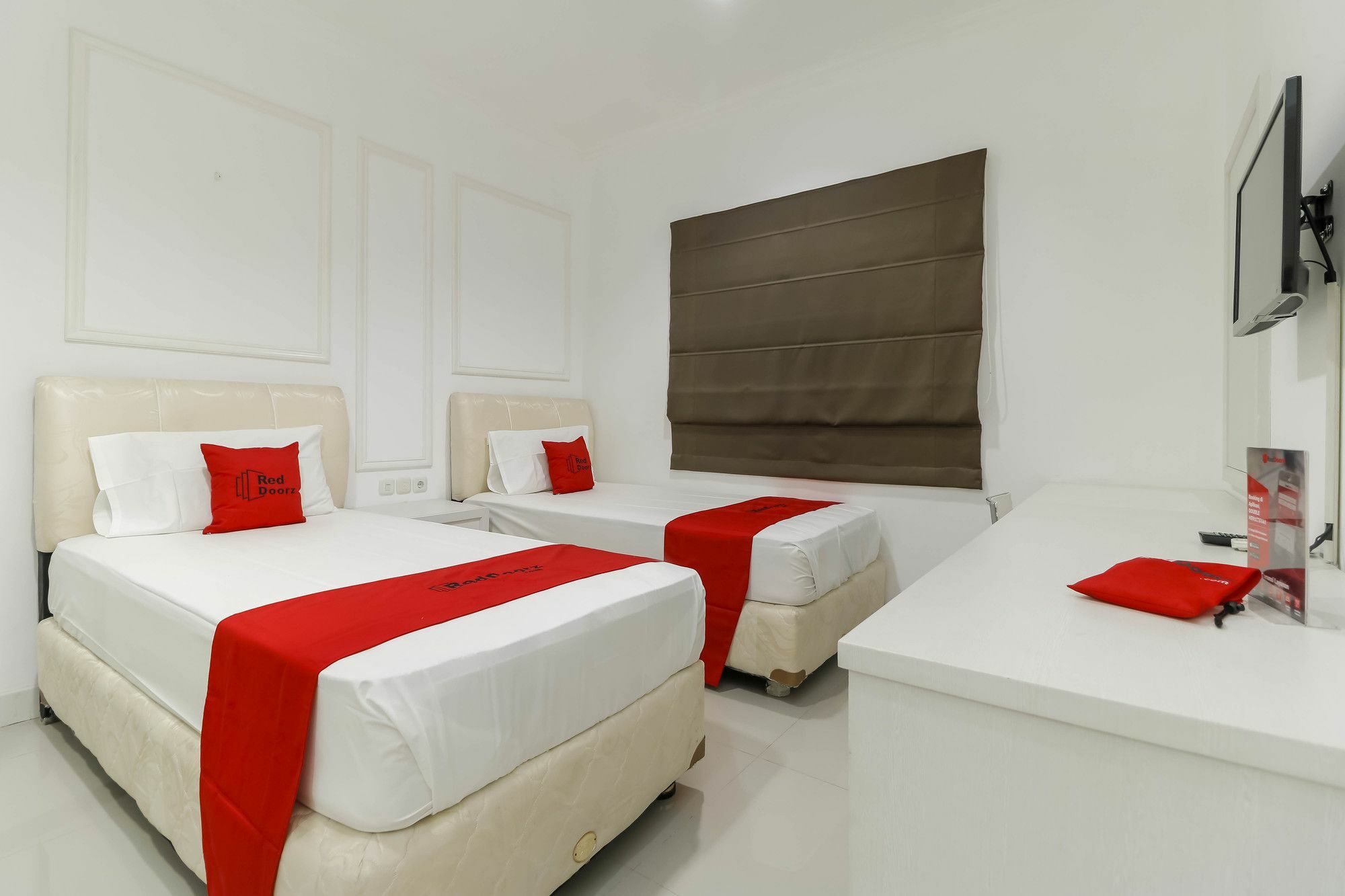 RedDoorz Plus @ Setiabudi Barat Jakarta Exterior foto