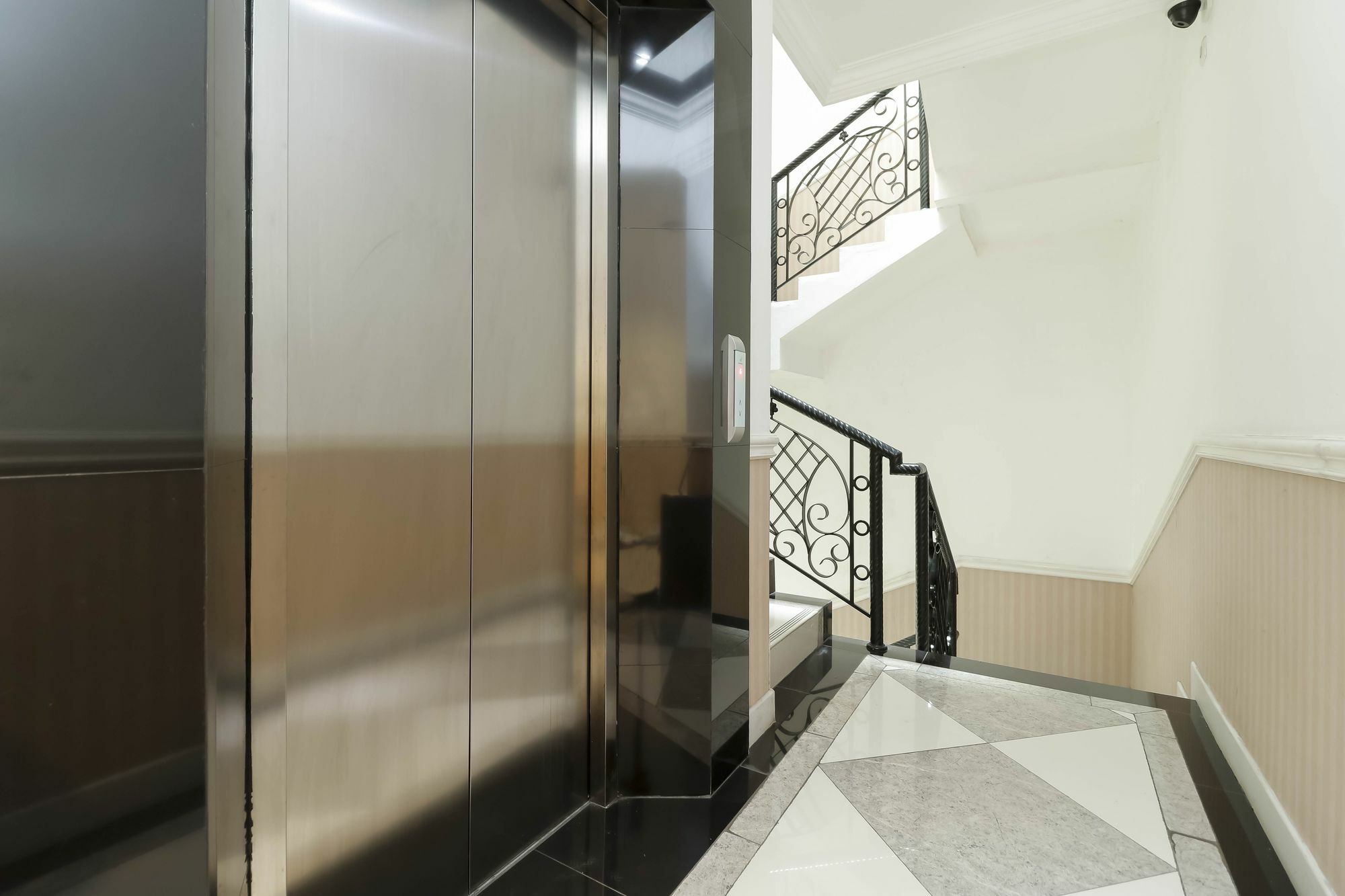 RedDoorz Plus @ Setiabudi Barat Jakarta Exterior foto