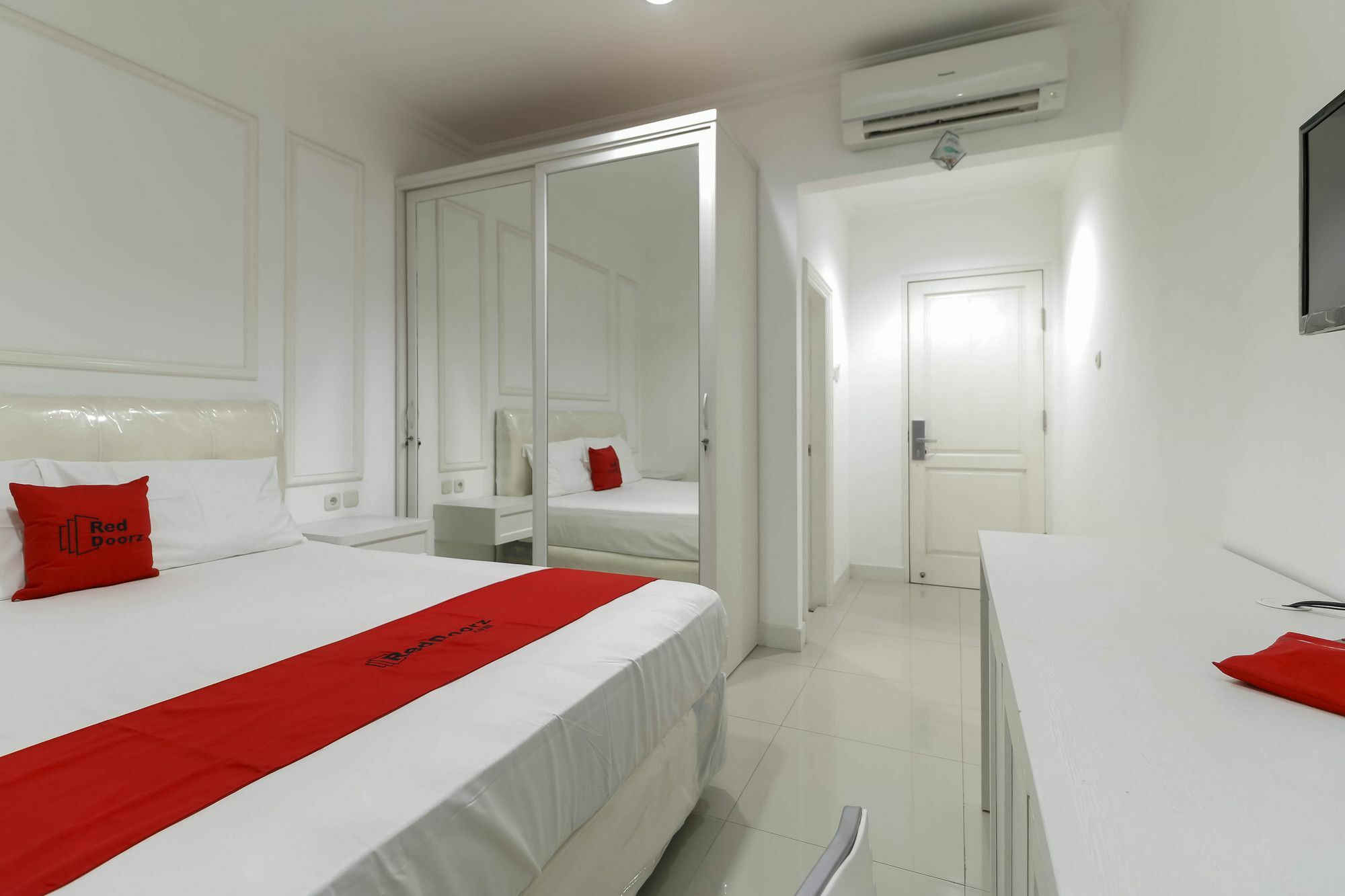 RedDoorz Plus @ Setiabudi Barat Jakarta Exterior foto