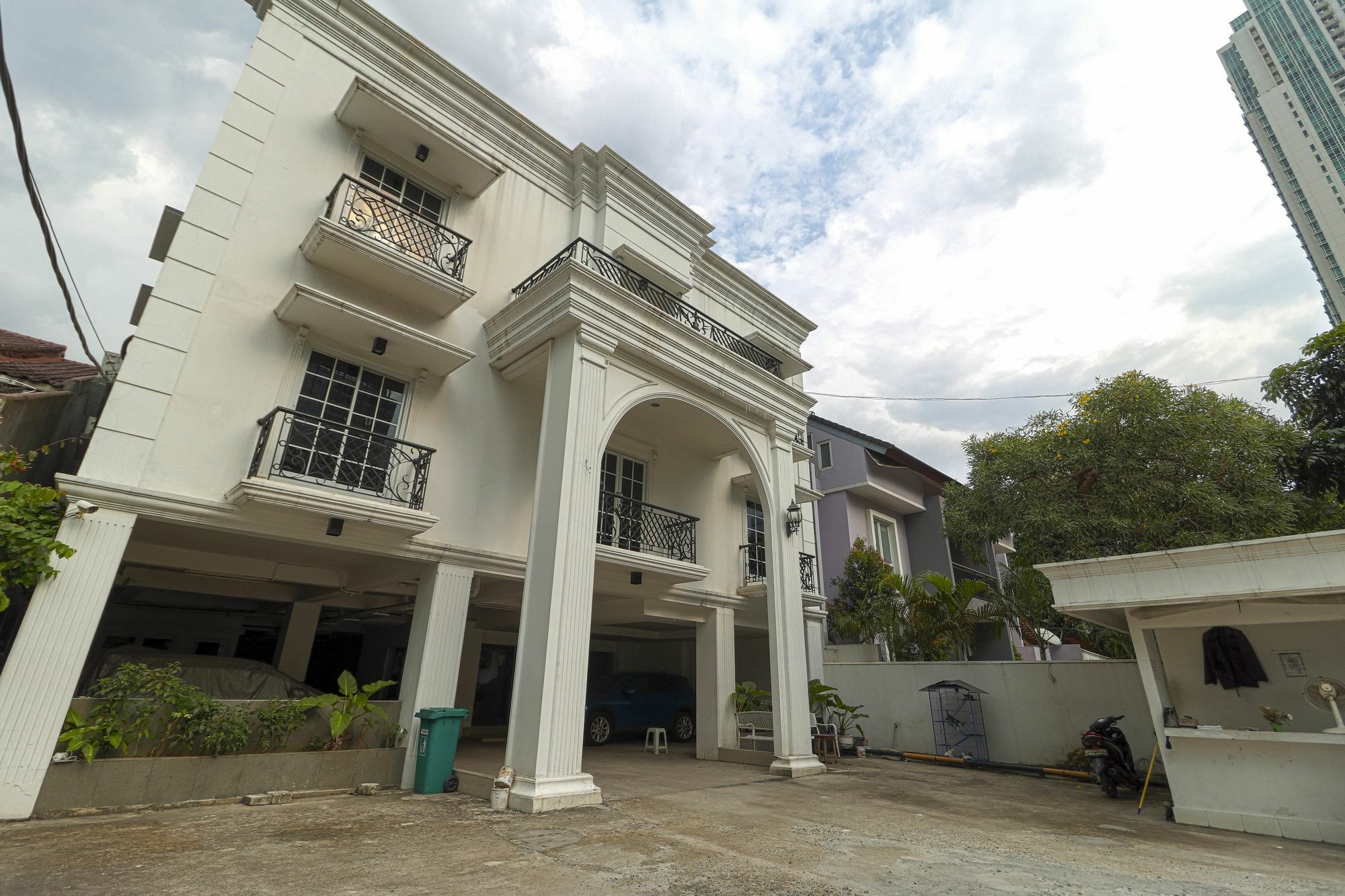 RedDoorz Plus @ Setiabudi Barat Jakarta Exterior foto