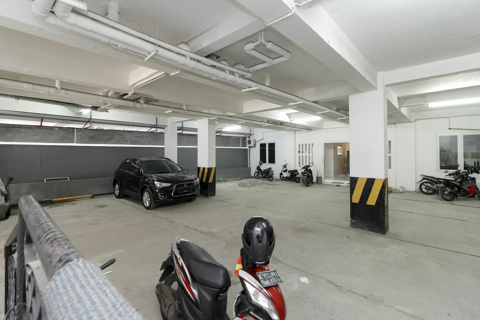 RedDoorz Plus @ Setiabudi Barat Jakarta Exterior foto