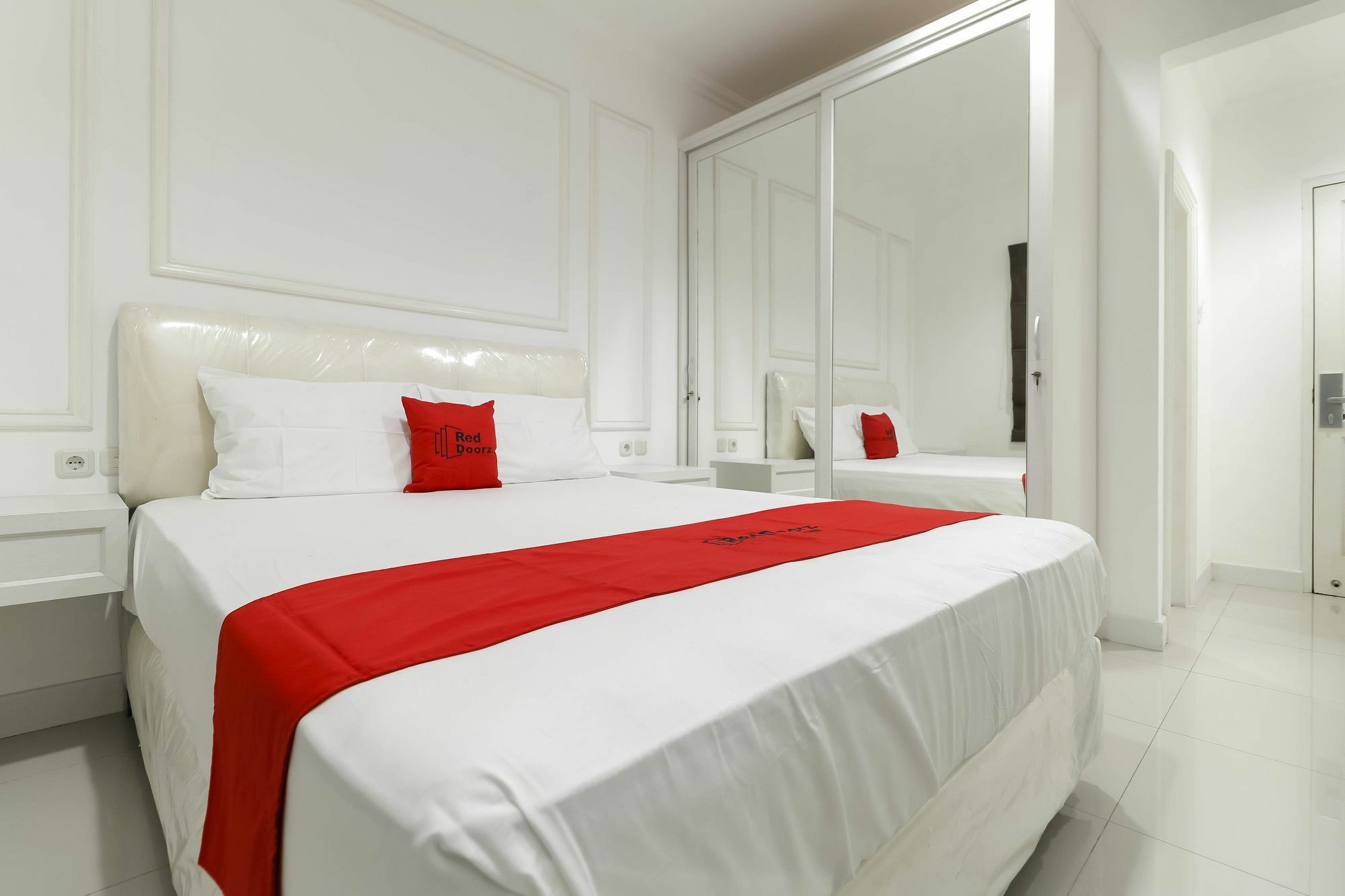 RedDoorz Plus @ Setiabudi Barat Jakarta Exterior foto