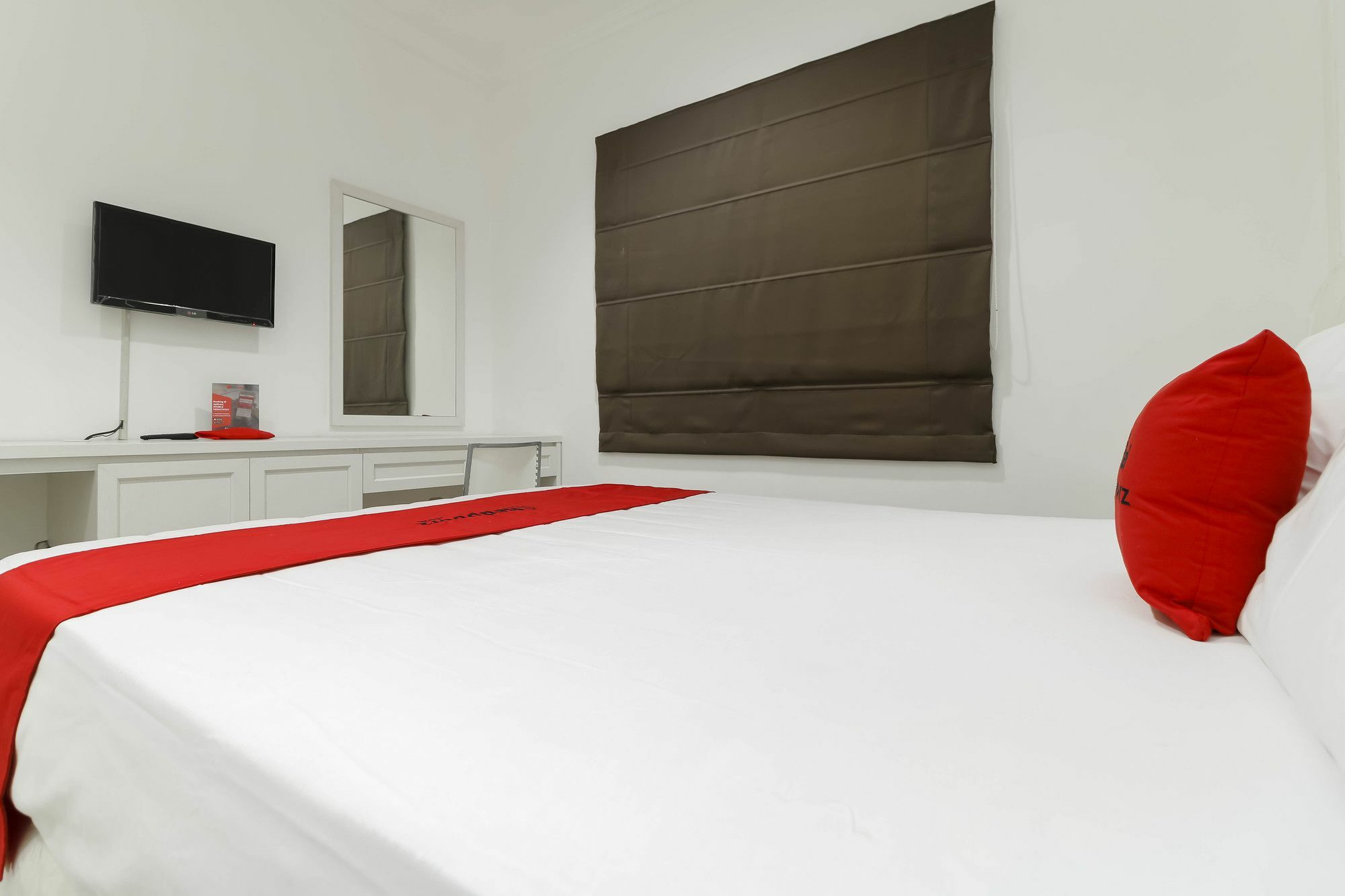 RedDoorz Plus @ Setiabudi Barat Jakarta Exterior foto