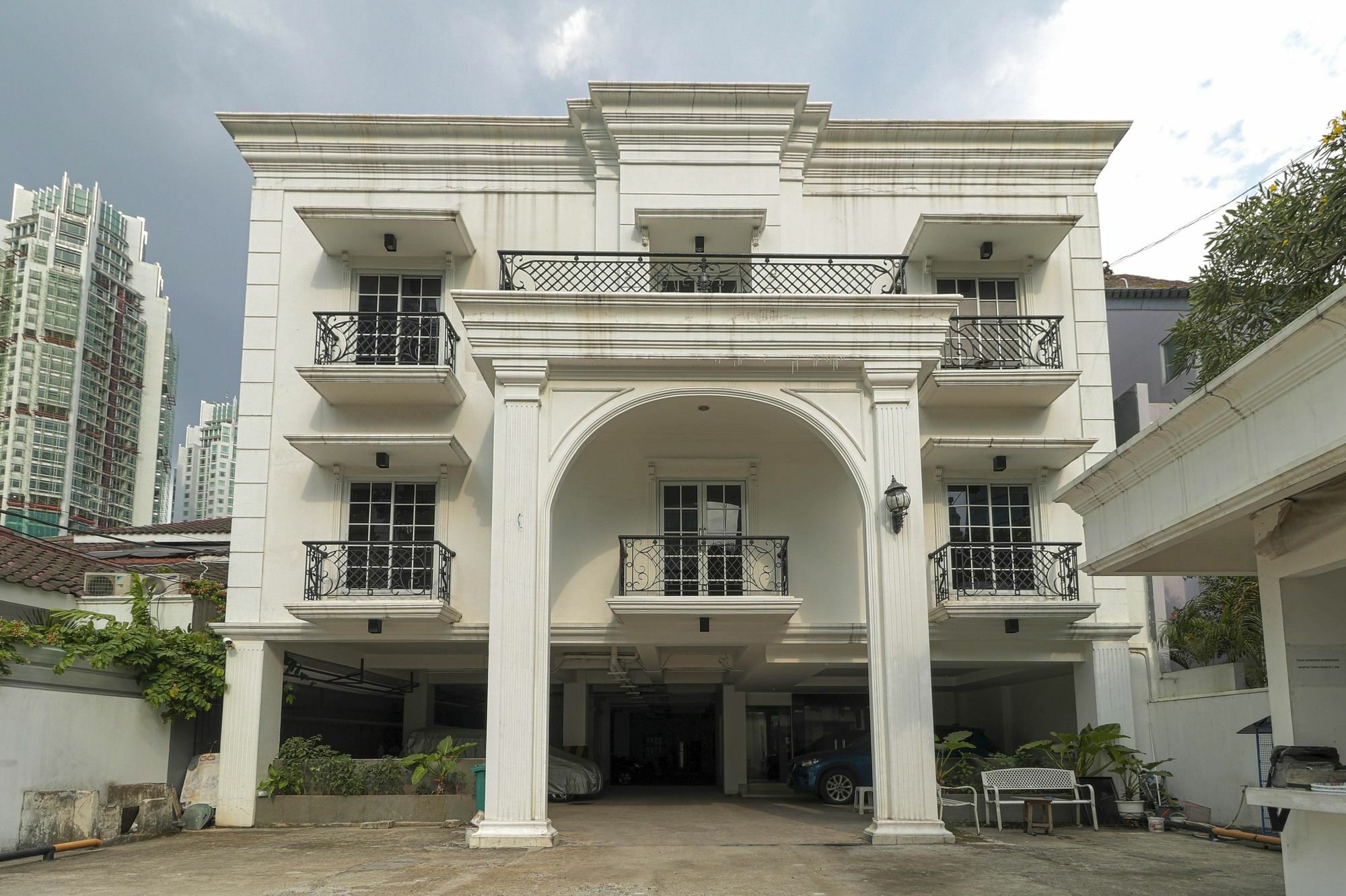 RedDoorz Plus @ Setiabudi Barat Jakarta Exterior foto