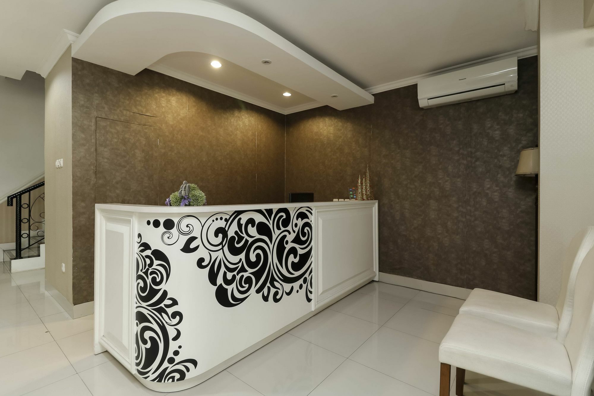 RedDoorz Plus @ Setiabudi Barat Jakarta Exterior foto