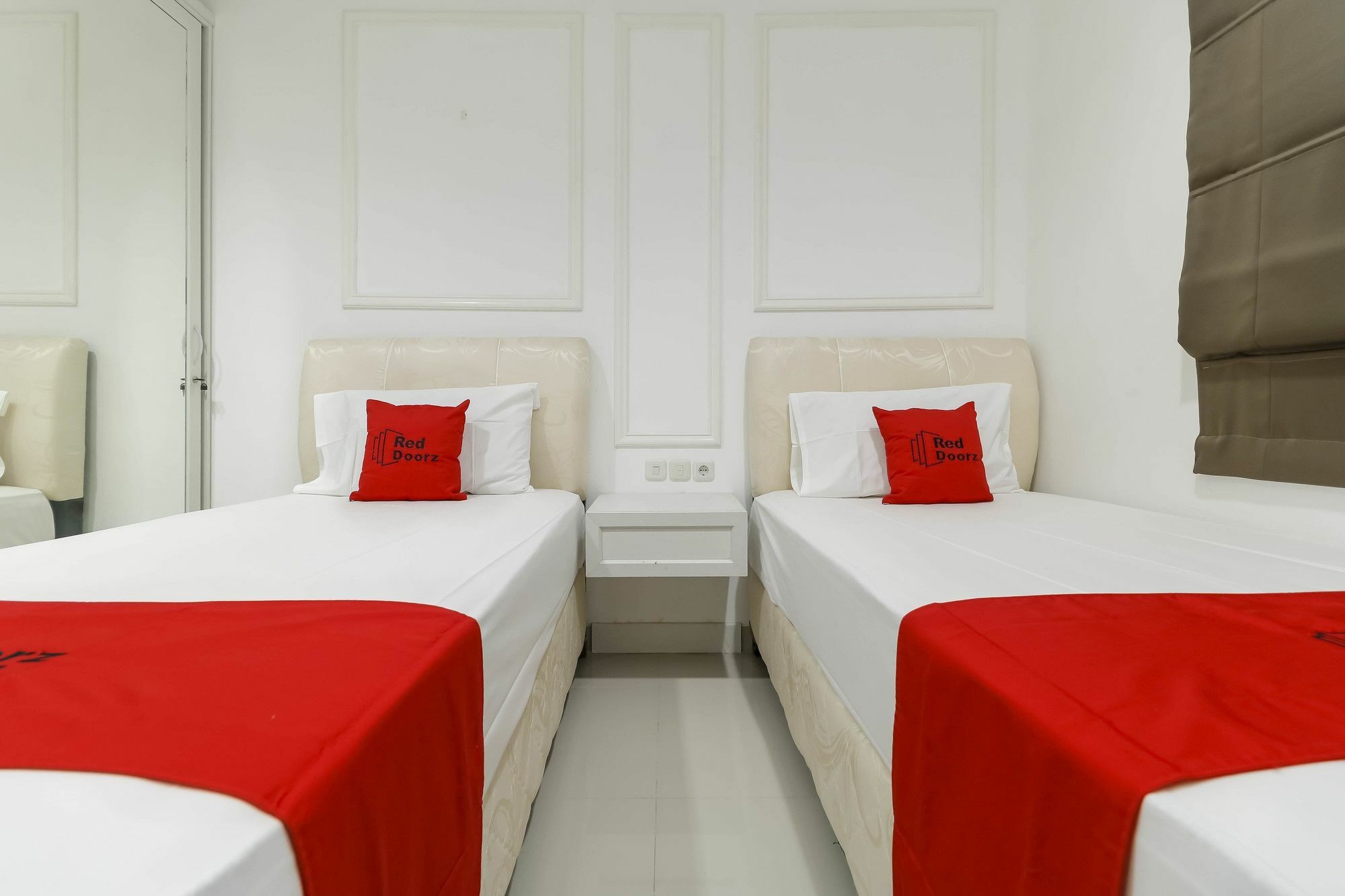 RedDoorz Plus @ Setiabudi Barat Jakarta Exterior foto